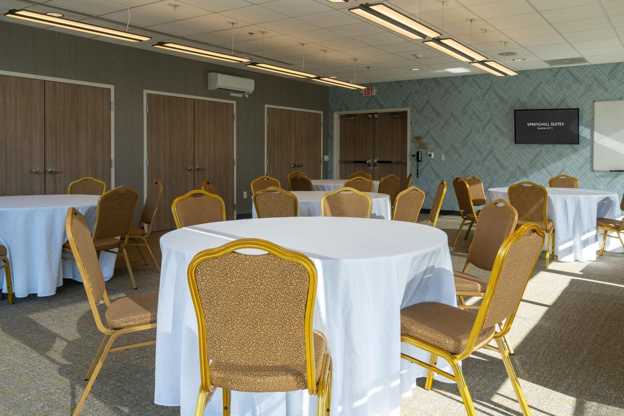 Springhill Suites By Marriott Woodbridge Buitenkant foto